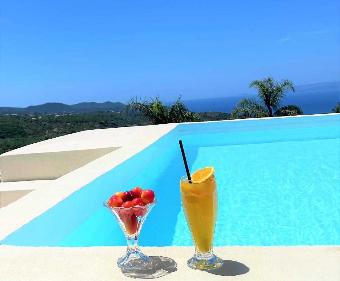 Rustic Hill Private Pool Suites Kalamata Luaran gambar