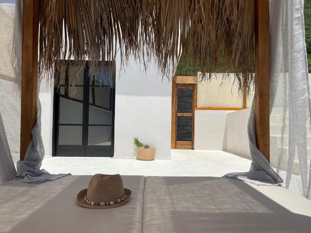 Rustic Hill Private Pool Suites Kalamata Luaran gambar