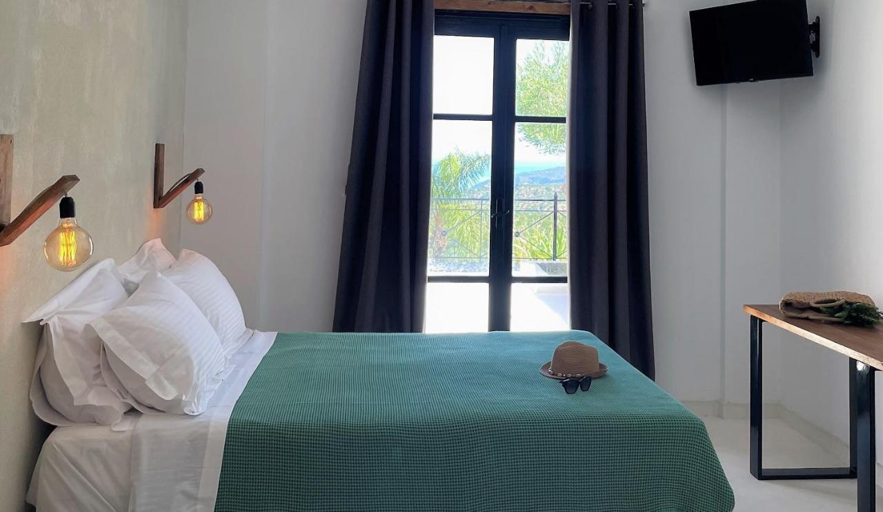 Rustic Hill Private Pool Suites Kalamata Luaran gambar