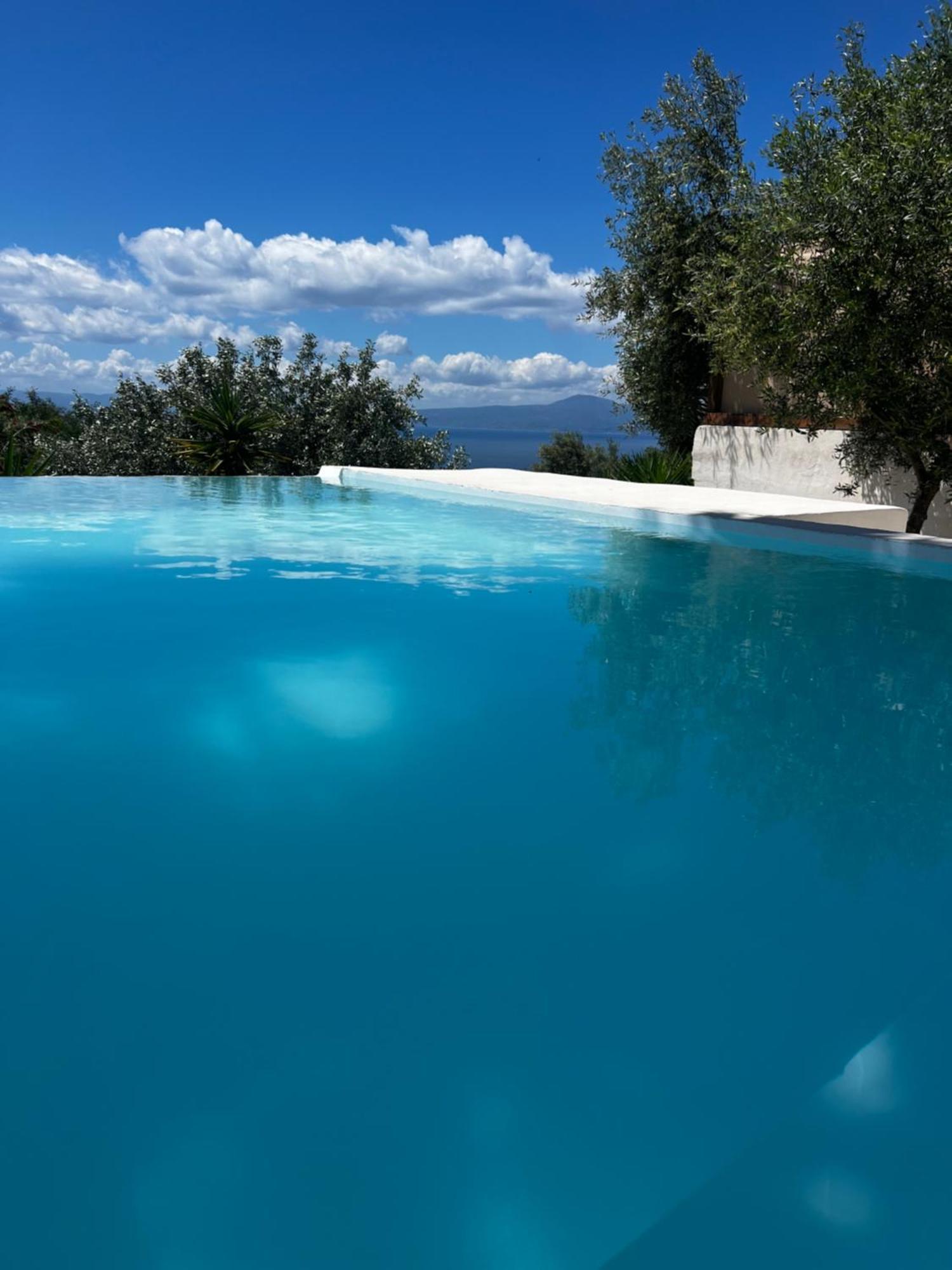 Rustic Hill Private Pool Suites Kalamata Luaran gambar